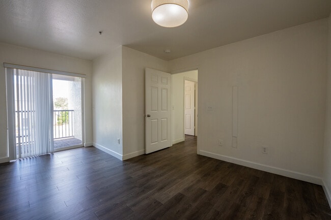 Building Photo - 8973 Lee Vista Blvd