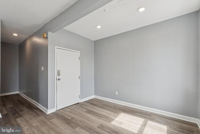 Building Photo - 21 E Price St