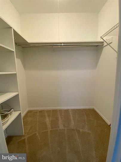 Building Photo - Spacious top-floor garden condo with updat...