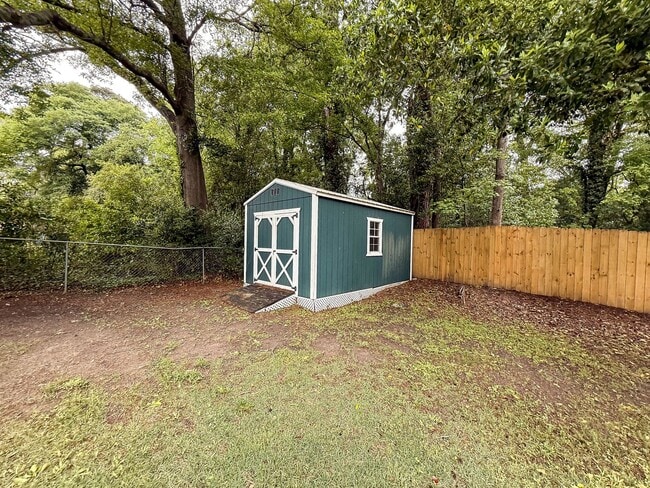 Building Photo - 2515 Camille Dr