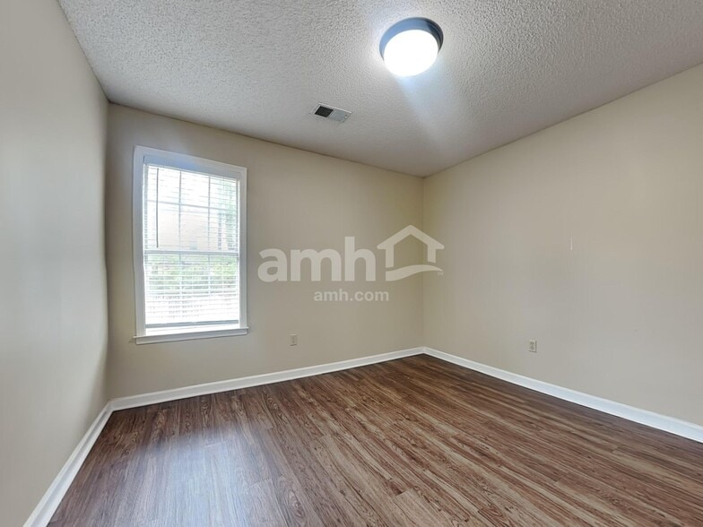 Building Photo - 6556 Brickmont Rd