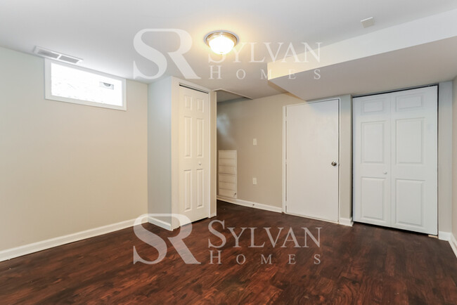 Building Photo - Nice 4BR 2BA Townhome