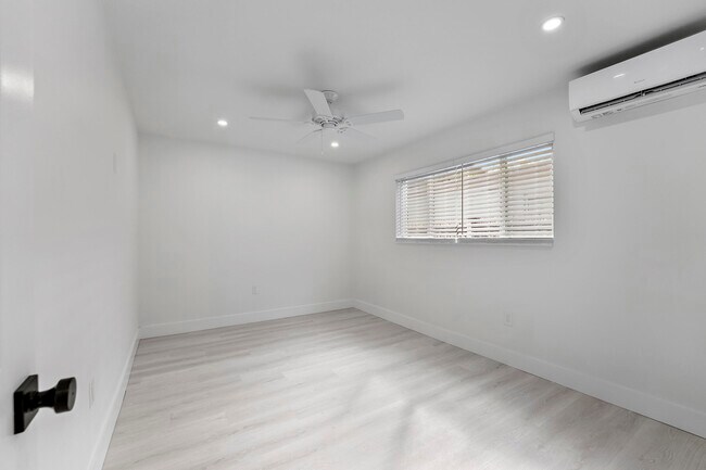 Building Photo - 1279 Beach Rd