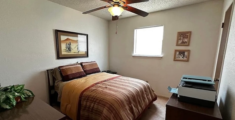 Building Photo - 1605 Common Dr