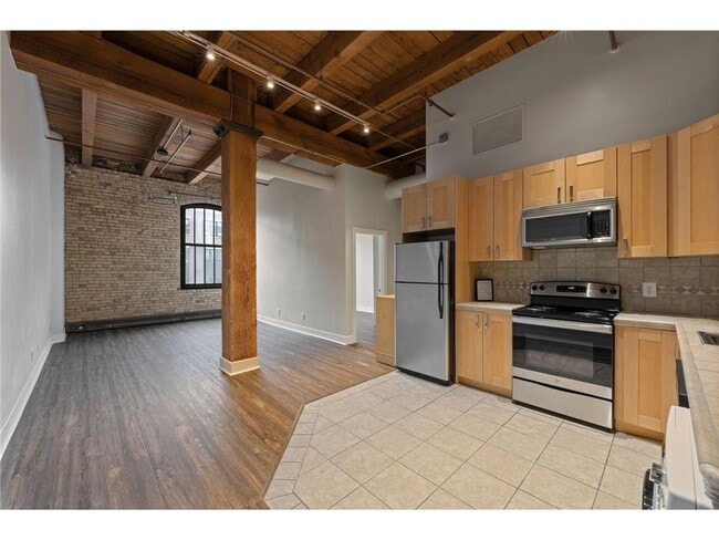 Building Photo - 400 N 1st St