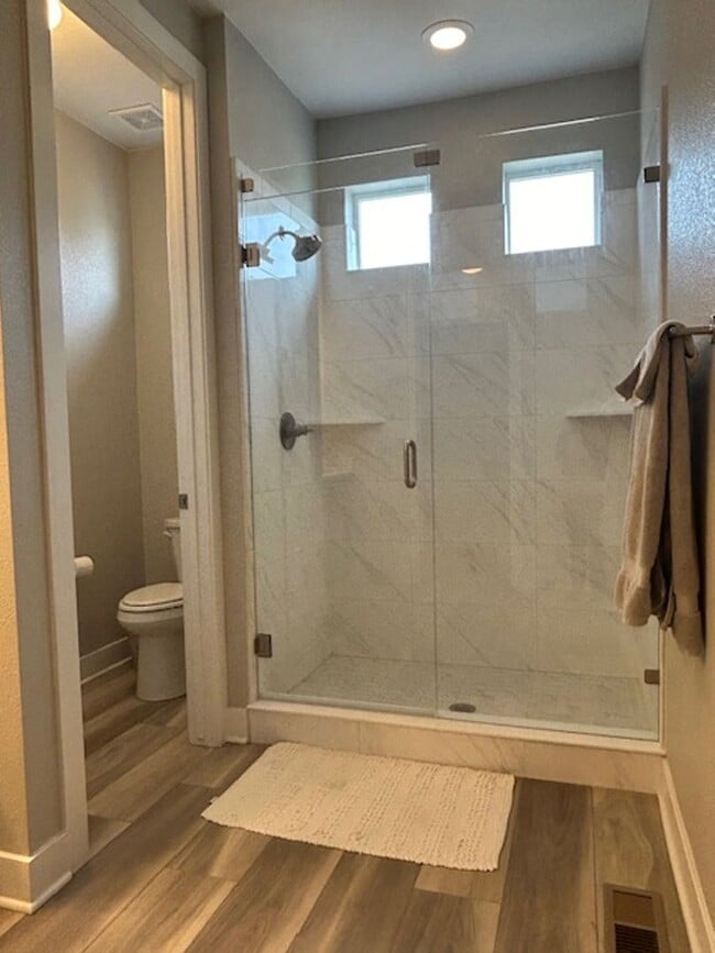 Building Photo - Beautiful 2 Bed + Office + 2.5 Bath home i...