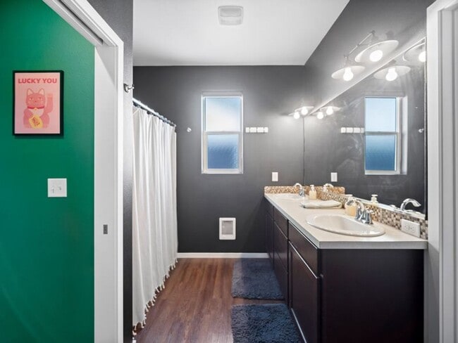 Building Photo - Desirable Kendall Yards Townhouse – Modern...