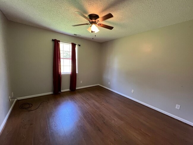 Building Photo - Great family home