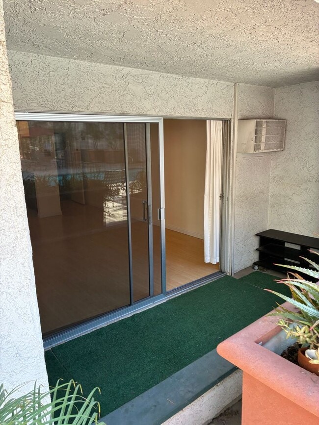 Building Photo - COZY 1 BEDROOM 1 BED UNIT!!!!