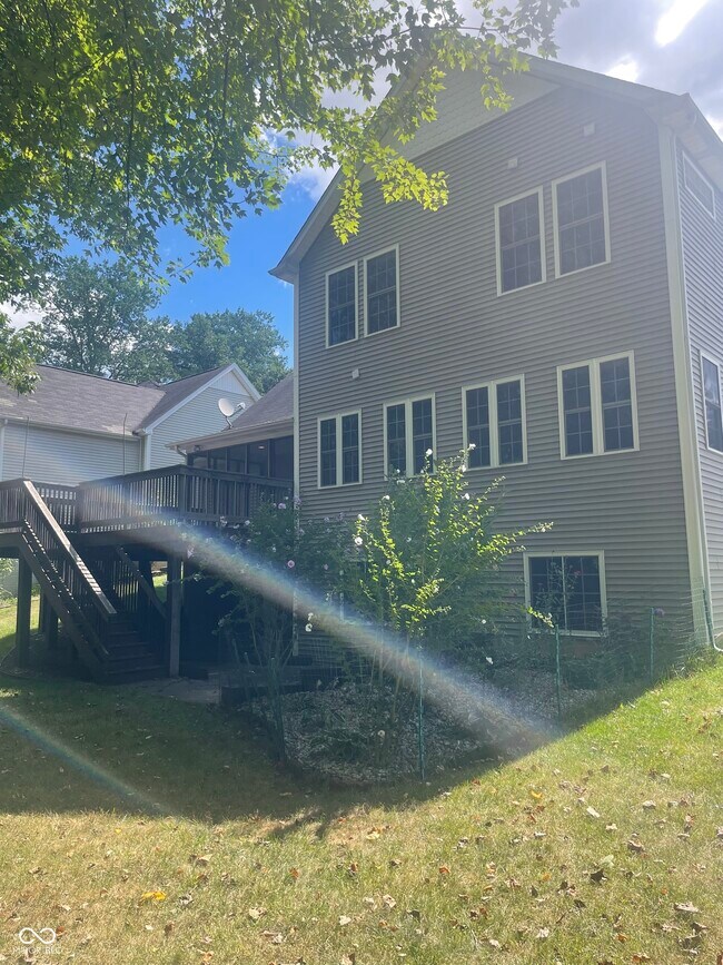 Building Photo - 5670 Honey Locust Dr