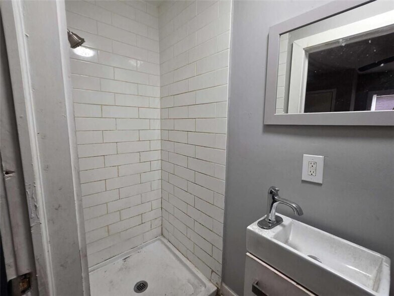 Building Photo - 1336 Wichita Dr SW