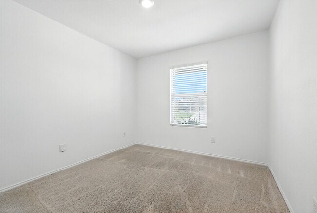 Building Photo - 1-story, 3 Bedrooms, 2 Bathrooms. Master's...
