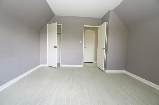 Building Photo - 203-12 42nd Ave