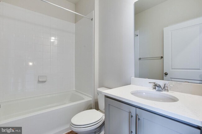 Building Photo - 5039 MacDonough Pl