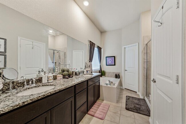 Building Photo - 932 Lake Cypress Ln