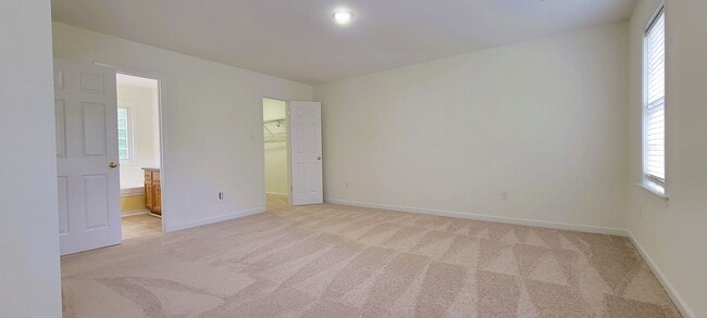 Building Photo - Large traditional colonial in Chester with...