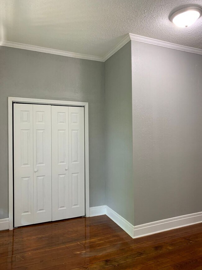 Building Photo - 1021 Hudson Rd