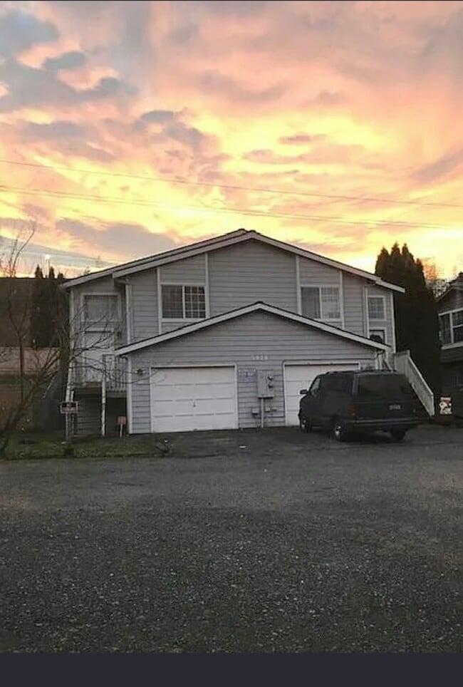 Building Photo - 5928 Seahurst Ave