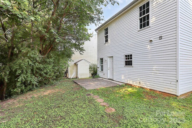 Building Photo - 1215 McAllister Dr