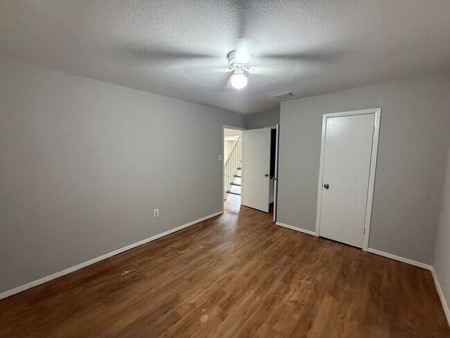 Building Photo - 609 Trout St