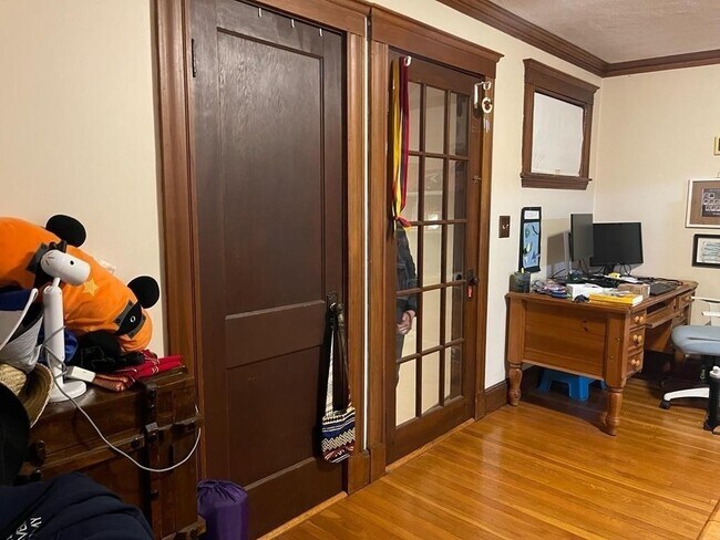 Building Photo - 53 Westmount Ave