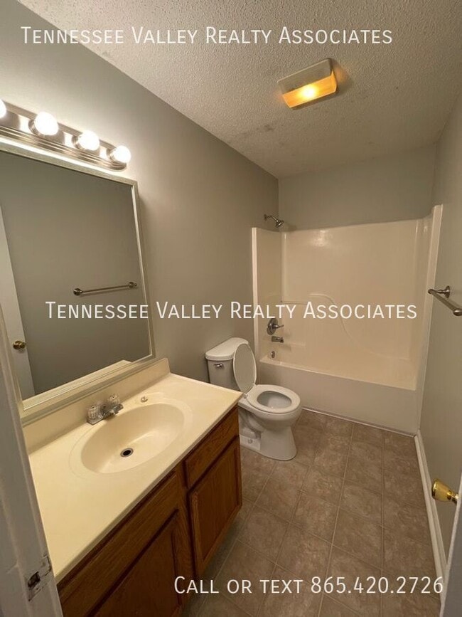 Building Photo - 900 Kirk Ave