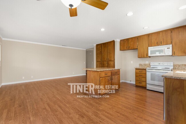 Building Photo - 8052 Phoebe Way