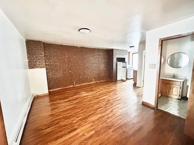 Building Photo - 10 JEWETT Ave