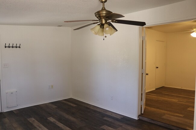 Building Photo - 4 bedrooms House for rent