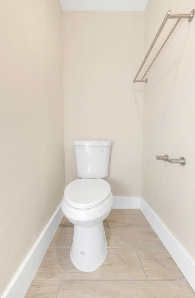 Building Photo - P201 - #9A Holiday Inn