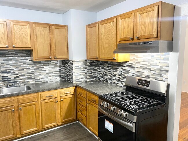 Building Photo - 285 Bronx Ave