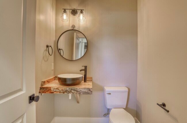 Building Photo - 27 Roosevelt Dr