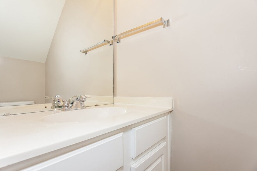 Building Photo - 2728 Wingdale Dr