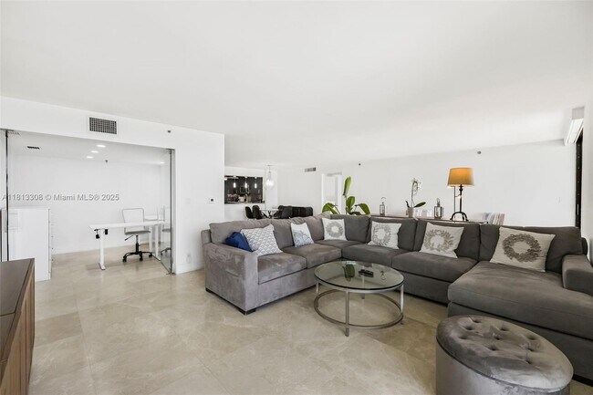 Building Photo - 2625 Collins Ave
