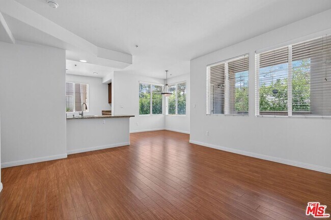 Building Photo - 360 W Ave 26
