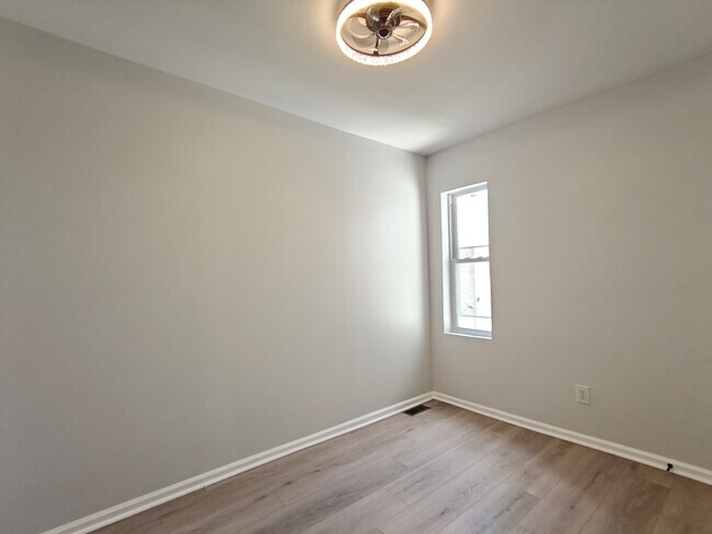 Building Photo - 344 N Redfield St