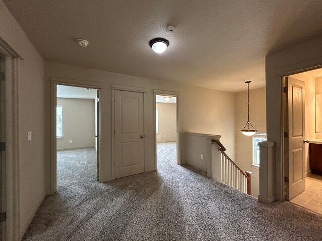 Building Photo - Spacious 4 Bed, 2.5 Bath Home!