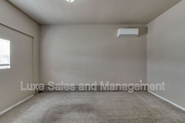 Building Photo - 3005 SW 52nd Pl
