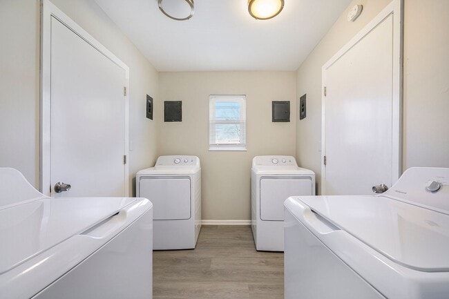 Building Photo - MOVE-IN SPECIAL Gladstone 2BR/1BA