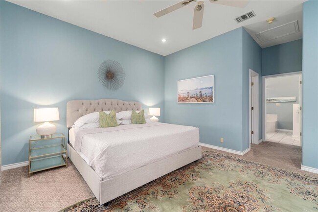 Building Photo - 2102 Paisano Rd