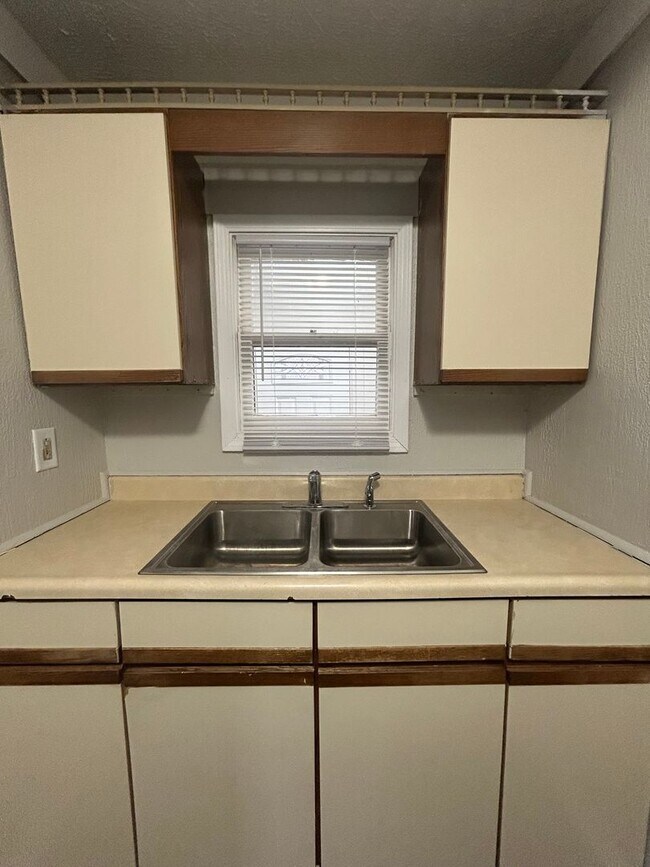 Building Photo - EVH Rentals (1113 Park Ave)