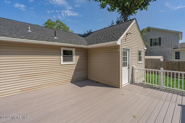 Building Photo - 501 Azalea Dr