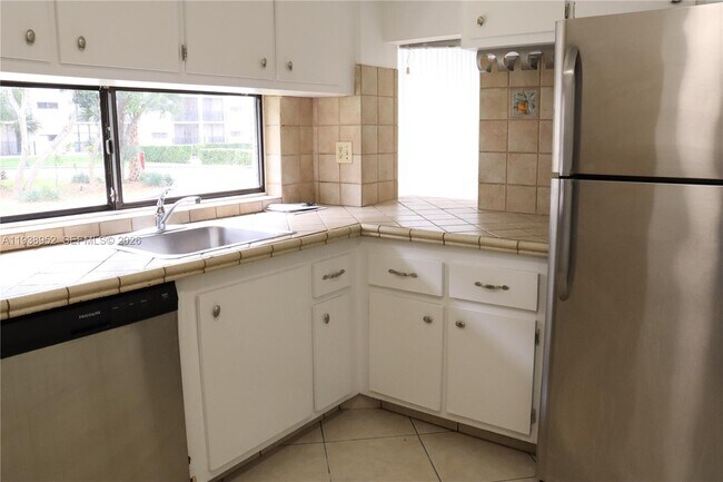 Building Photo - 16919 N Bay Rd