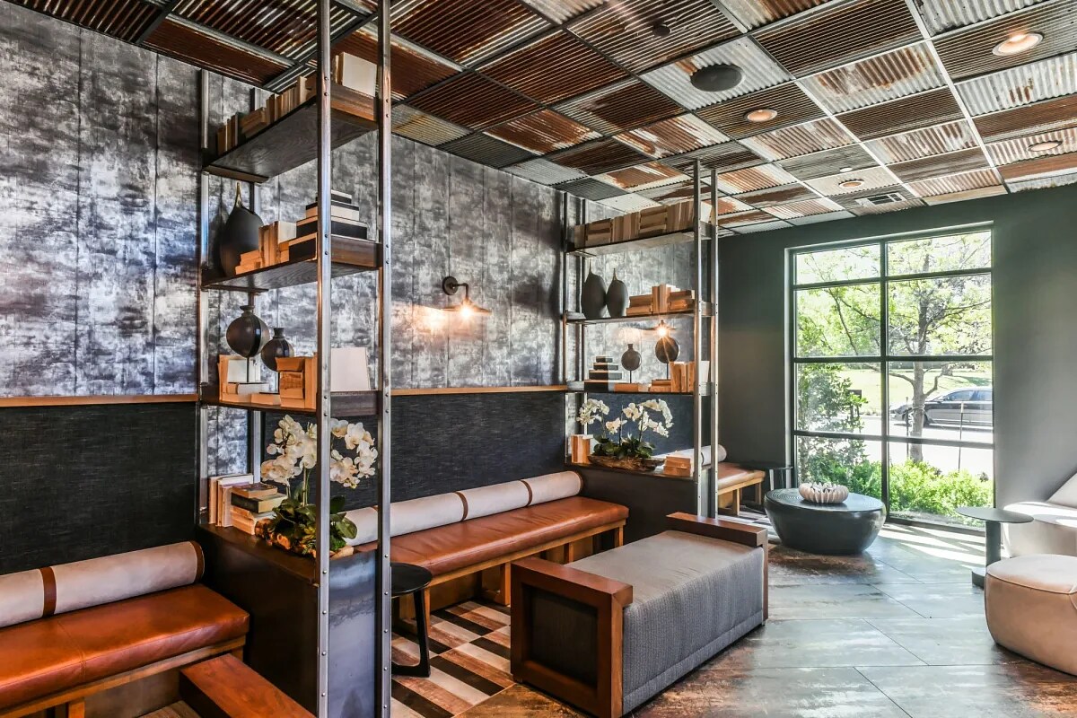 Building Photo - 502 E College St