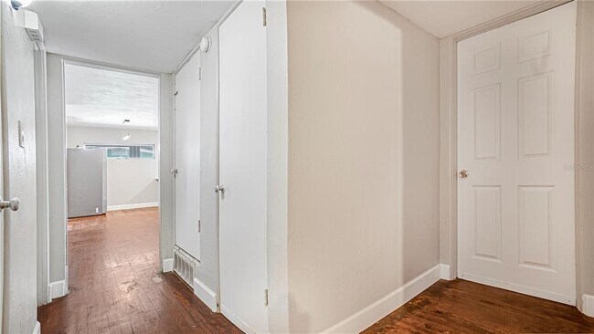 Building Photo - 5518 Riviera Dr