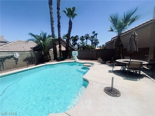 Building Photo - 2076 Santina Ave