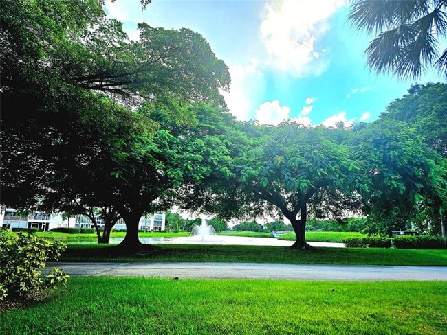 Building Photo - 2305 Lucaya Ln