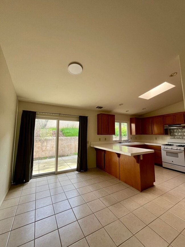 Building Photo - 153 Las Flores Dr