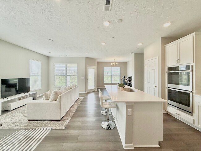 Building Photo - 6608 Ferguson Dr