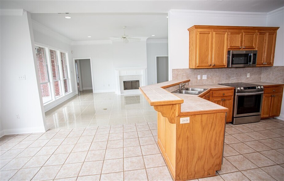 Building Photo - 10562 Oakley Trace Dr